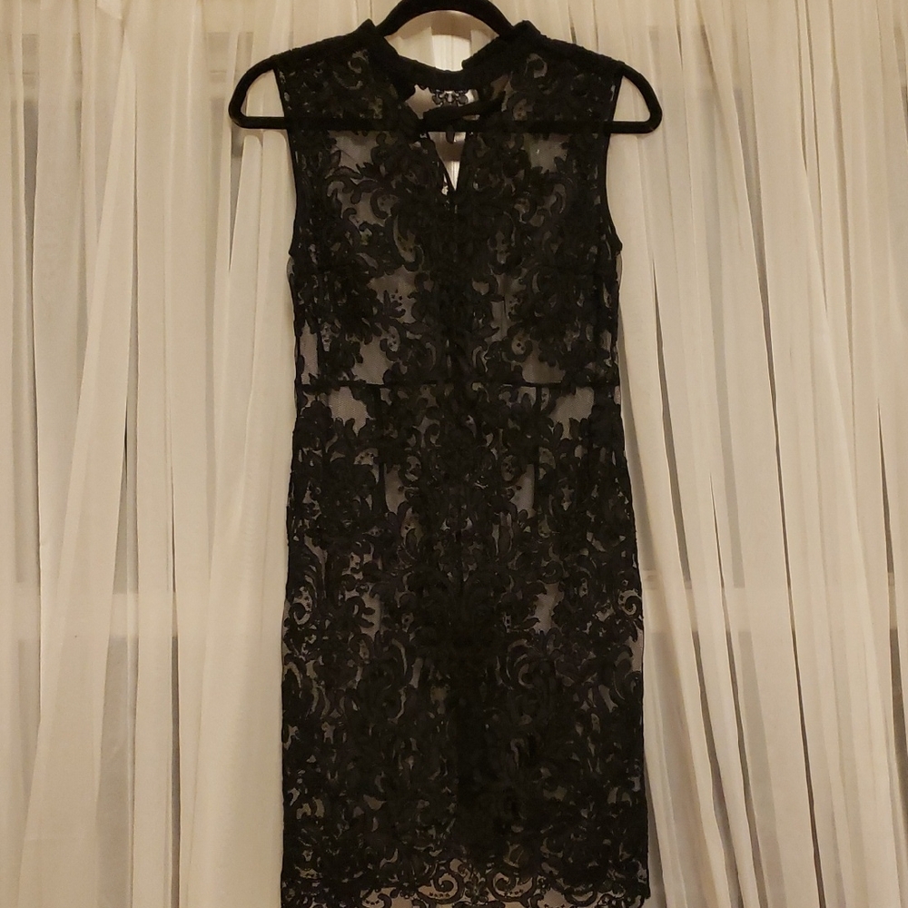 Chic Black Lace Sleeveless Mini Dress